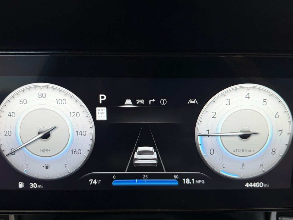Photo 11 of this HYUNDAI ELANTRA