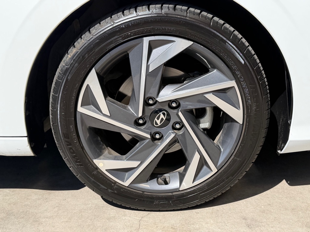 Photo 55 of this HYUNDAI ELANTRA