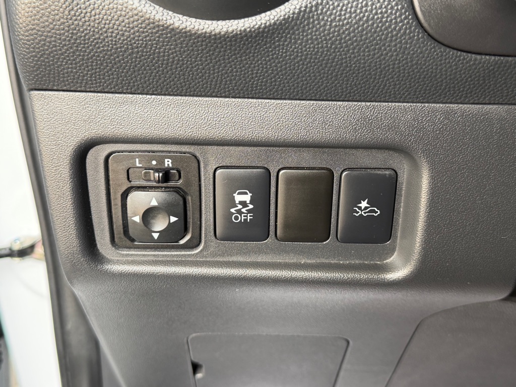 Photo 16 of this MITSUBISHI MIRAGE