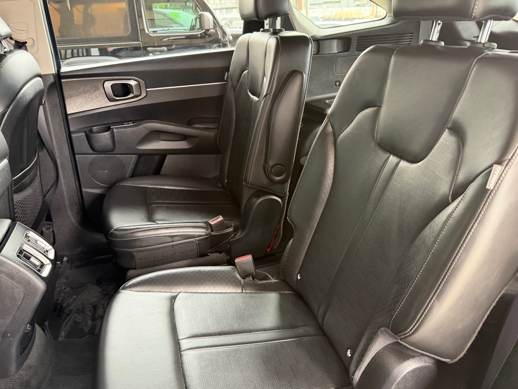 Photo 22 of this KIA SORENTO