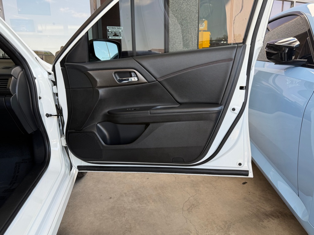 Photo 36 of this HONDA ACCORD