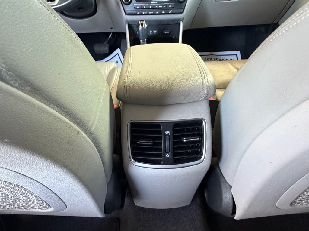 Photo 24 of this HYUNDAI TUCSON