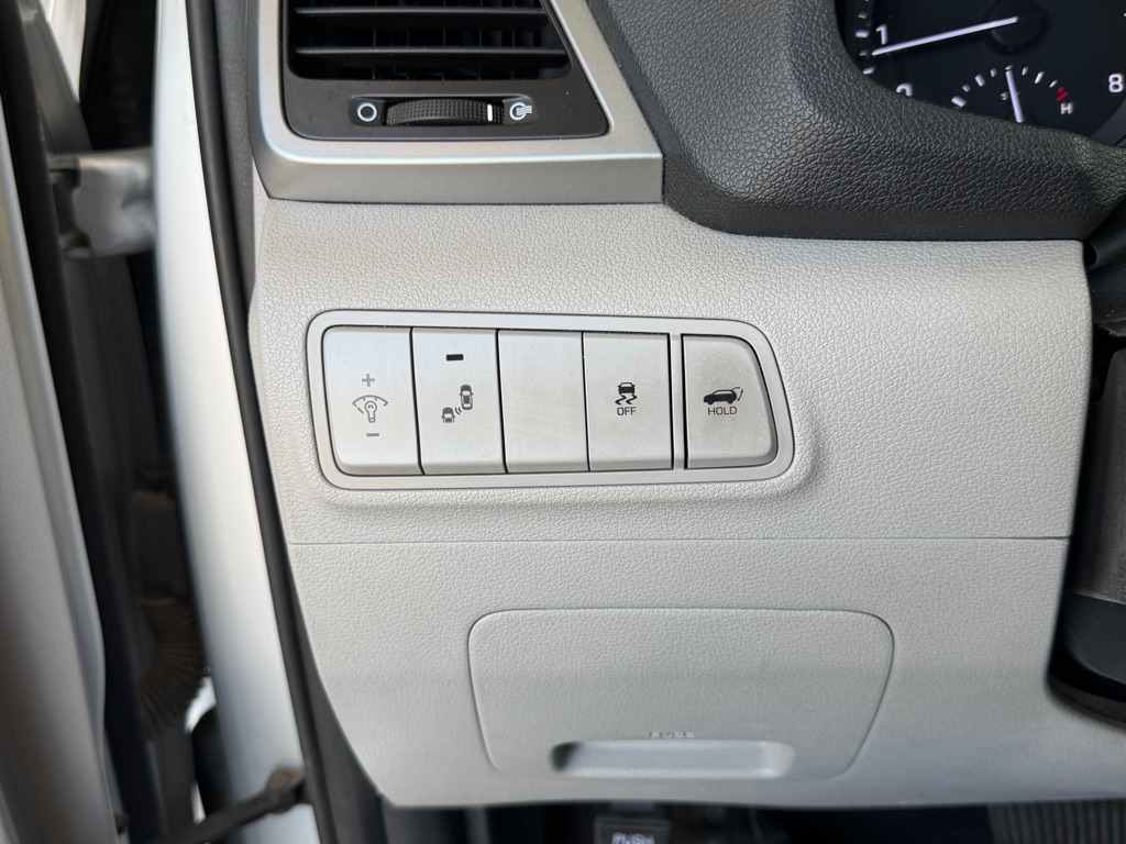 Photo 16 of this HYUNDAI TUCSON