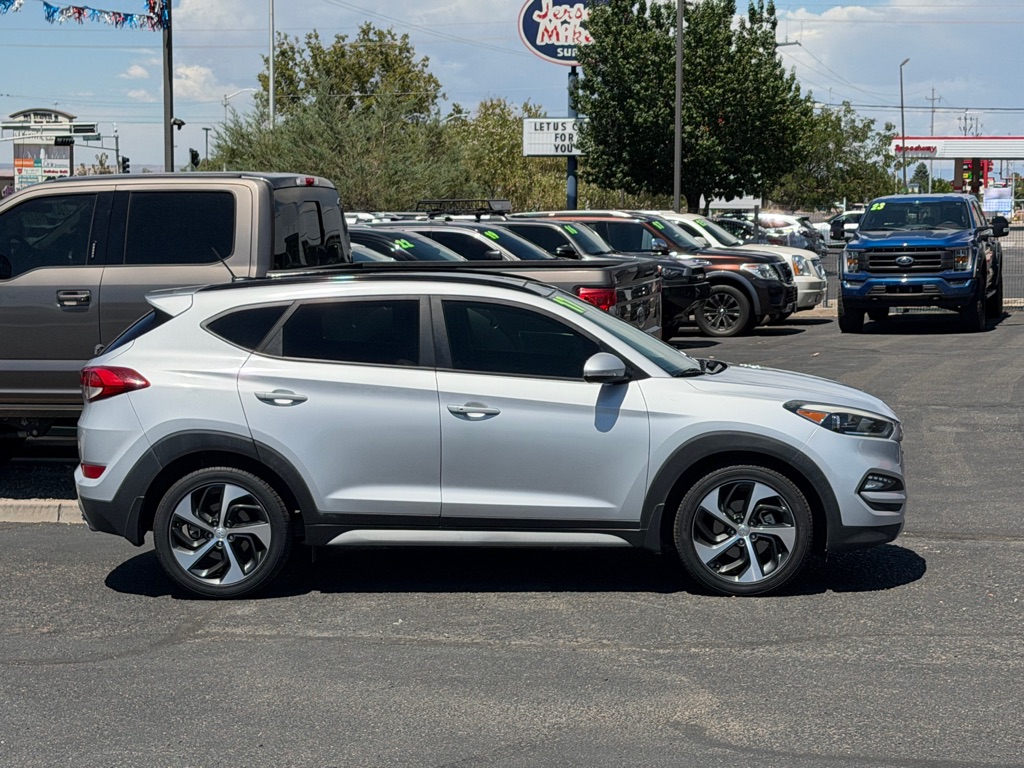 Photo 3 of this HYUNDAI TUCSON