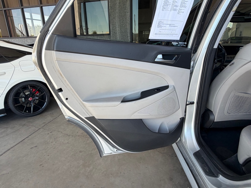 Photo 26 of this HYUNDAI TUCSON