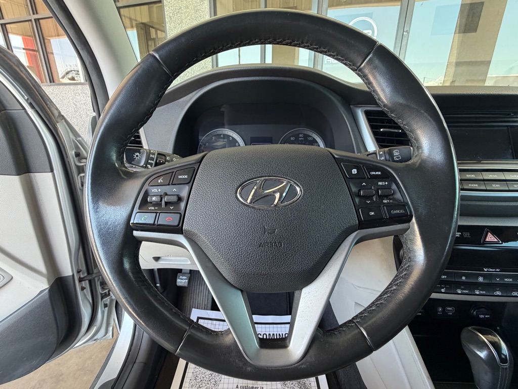 Photo 8 of this HYUNDAI TUCSON