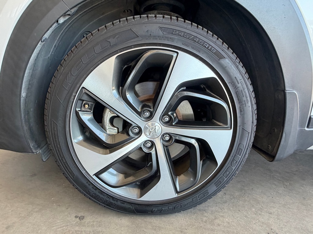 Photo 60 of this HYUNDAI TUCSON