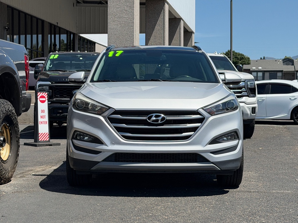 Photo 40 of this HYUNDAI TUCSON