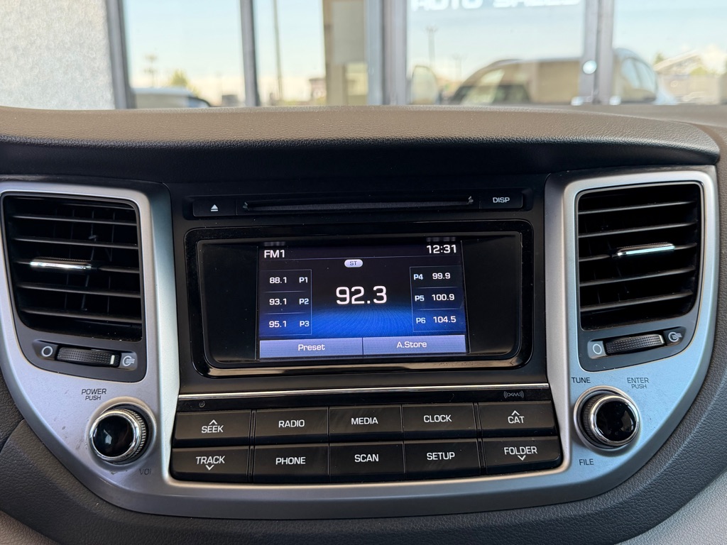 Photo 12 of this HYUNDAI TUCSON
