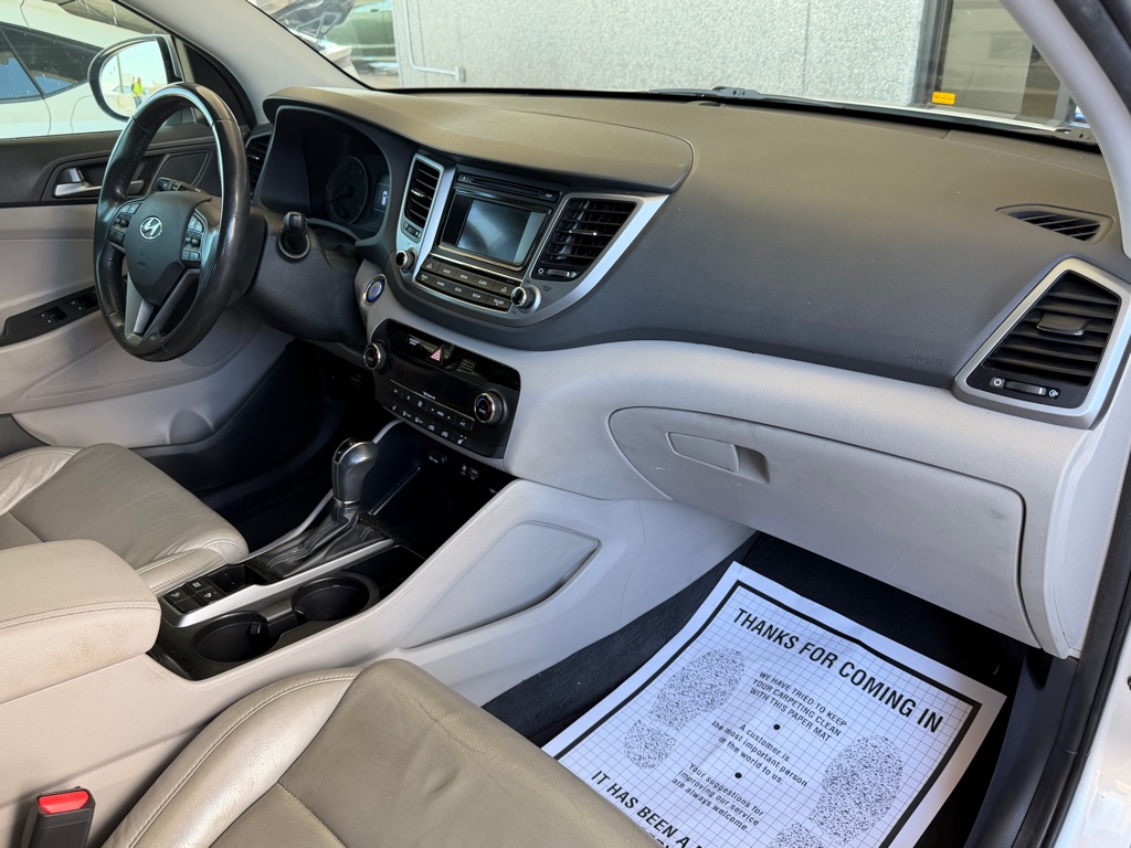 Photo 37 of this HYUNDAI TUCSON
