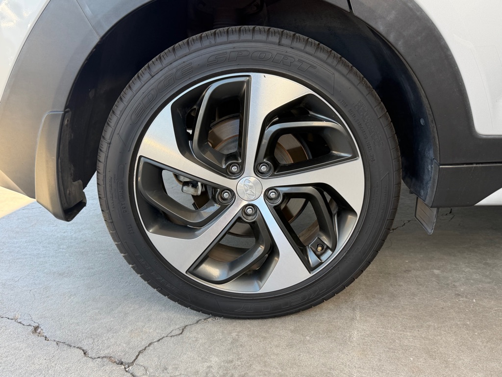 Photo 58 of this HYUNDAI TUCSON