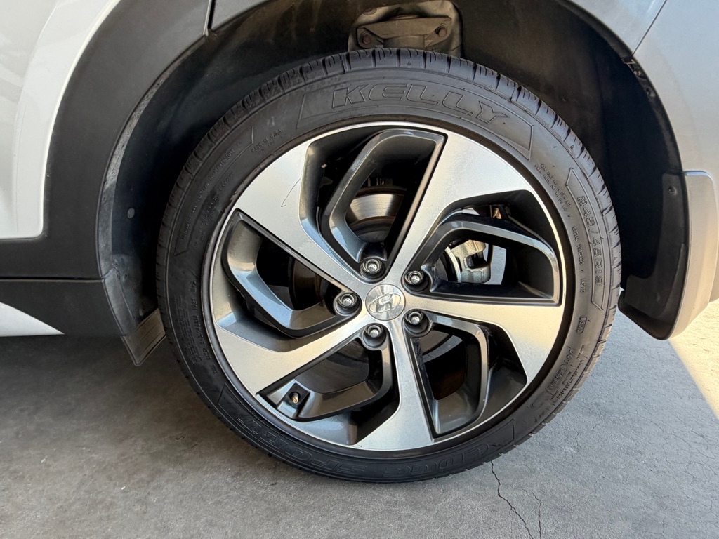 Photo 59 of this HYUNDAI TUCSON