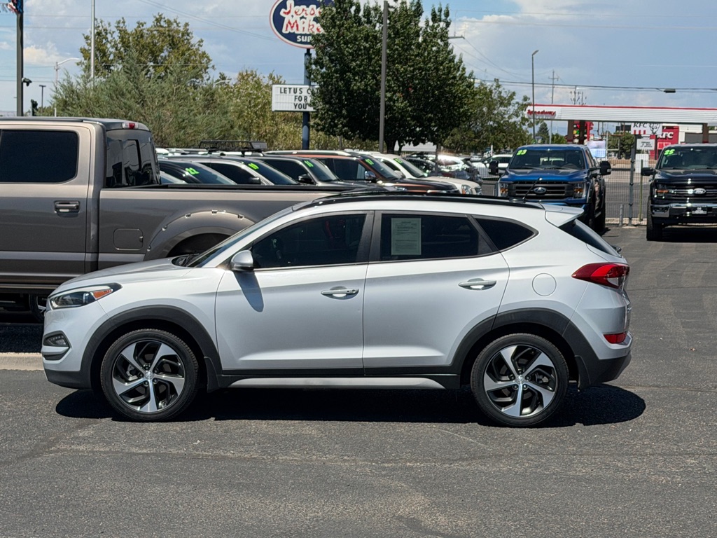 Photo 2 of this HYUNDAI TUCSON