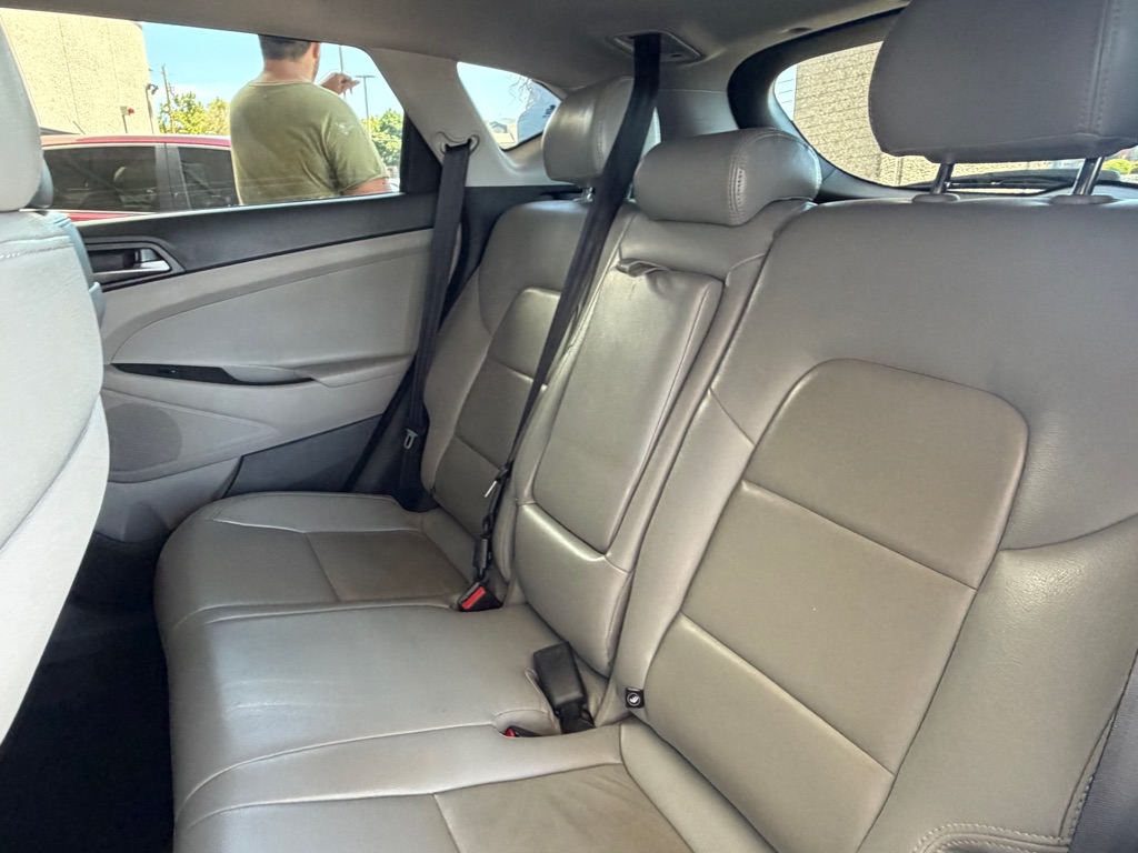 Photo 22 of this HYUNDAI TUCSON