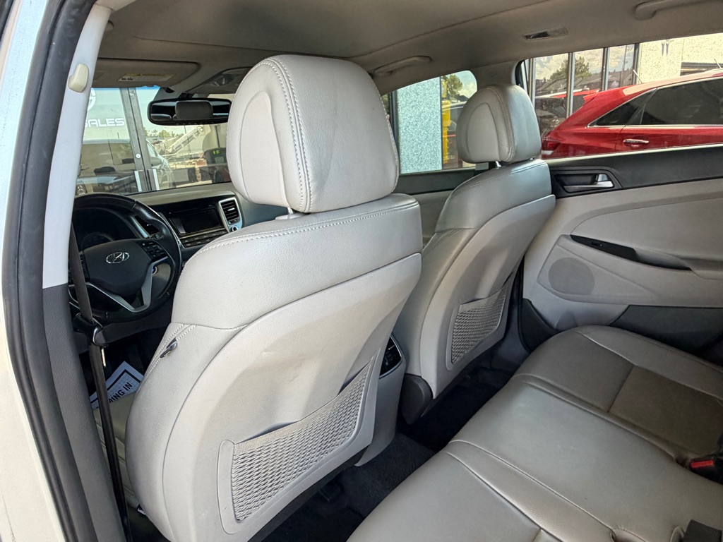 Photo 23 of this HYUNDAI TUCSON
