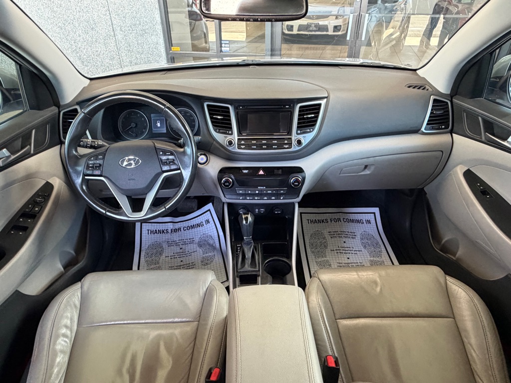 Photo 25 of this HYUNDAI TUCSON