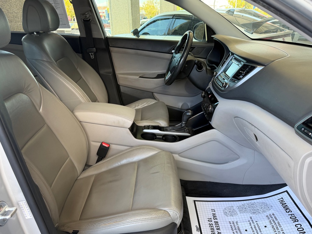 Photo 35 of this HYUNDAI TUCSON