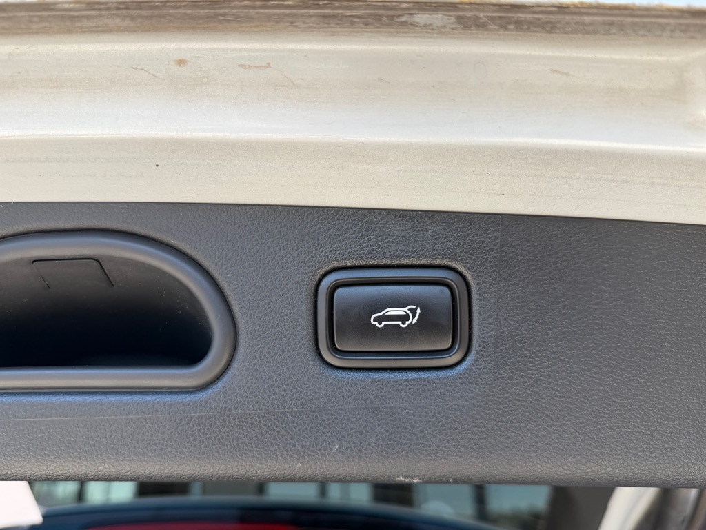 Photo 30 of this HYUNDAI TUCSON