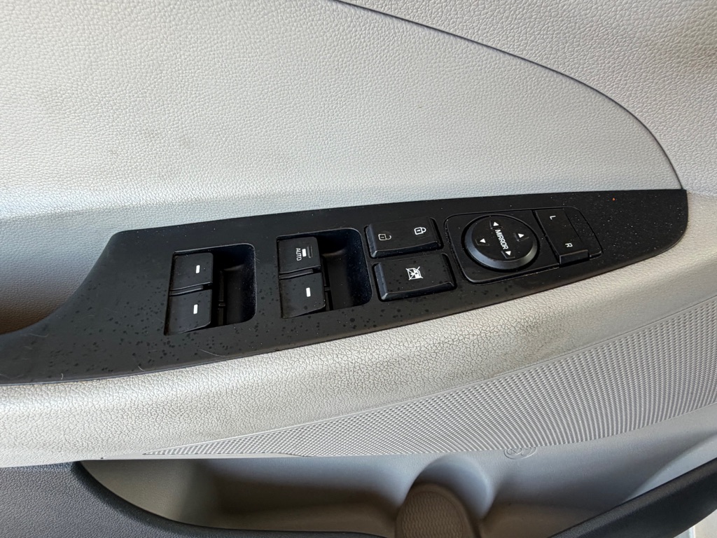 Photo 20 of this HYUNDAI TUCSON