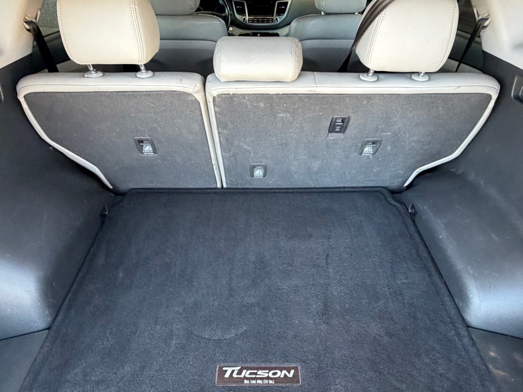 Photo 28 of this HYUNDAI TUCSON