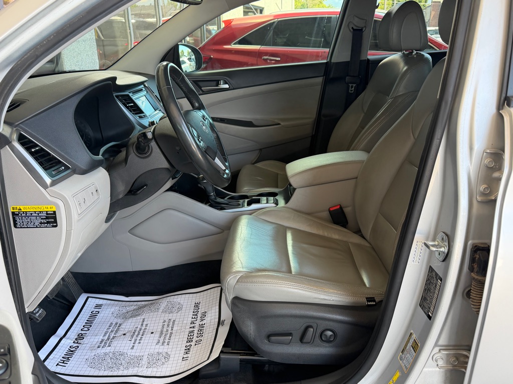 Photo 5 of this HYUNDAI TUCSON