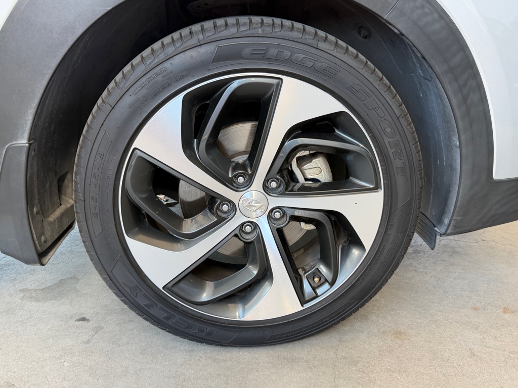 Photo 57 of this HYUNDAI TUCSON