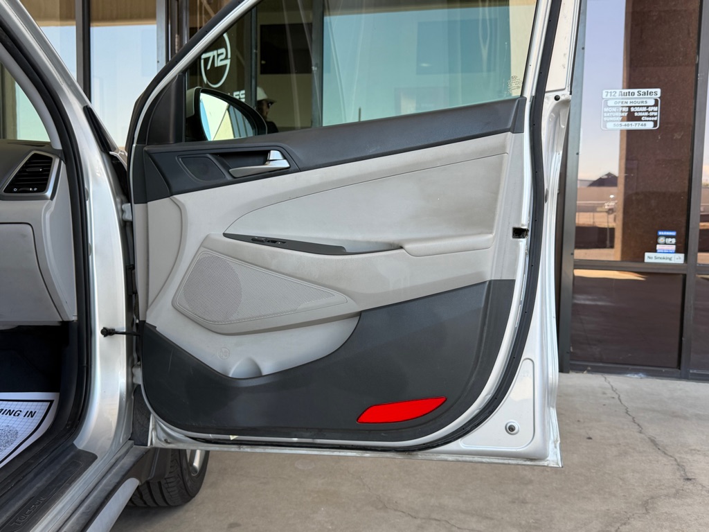 Photo 38 of this HYUNDAI TUCSON