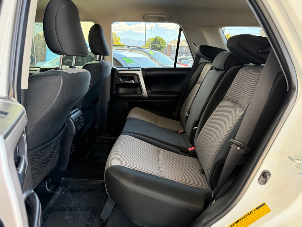Photo 21 of this TOYOTA 4RUNNER