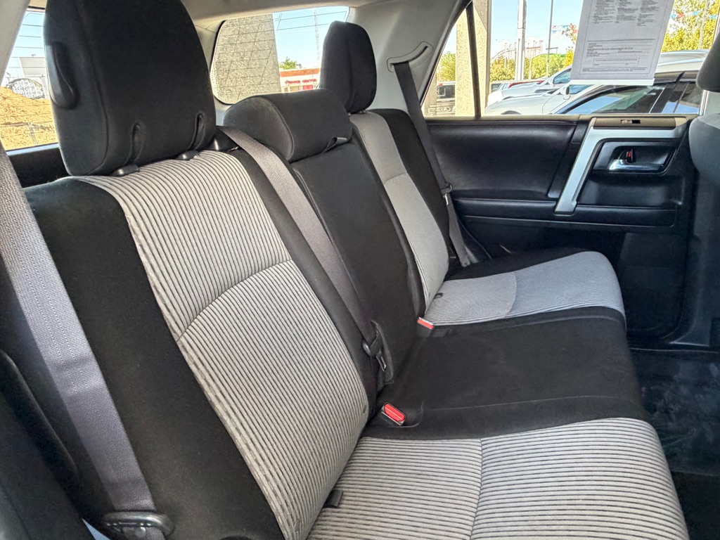 Photo 31 of this TOYOTA 4RUNNER