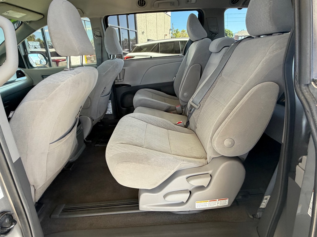 Photo 22 of this TOYOTA SIENNA