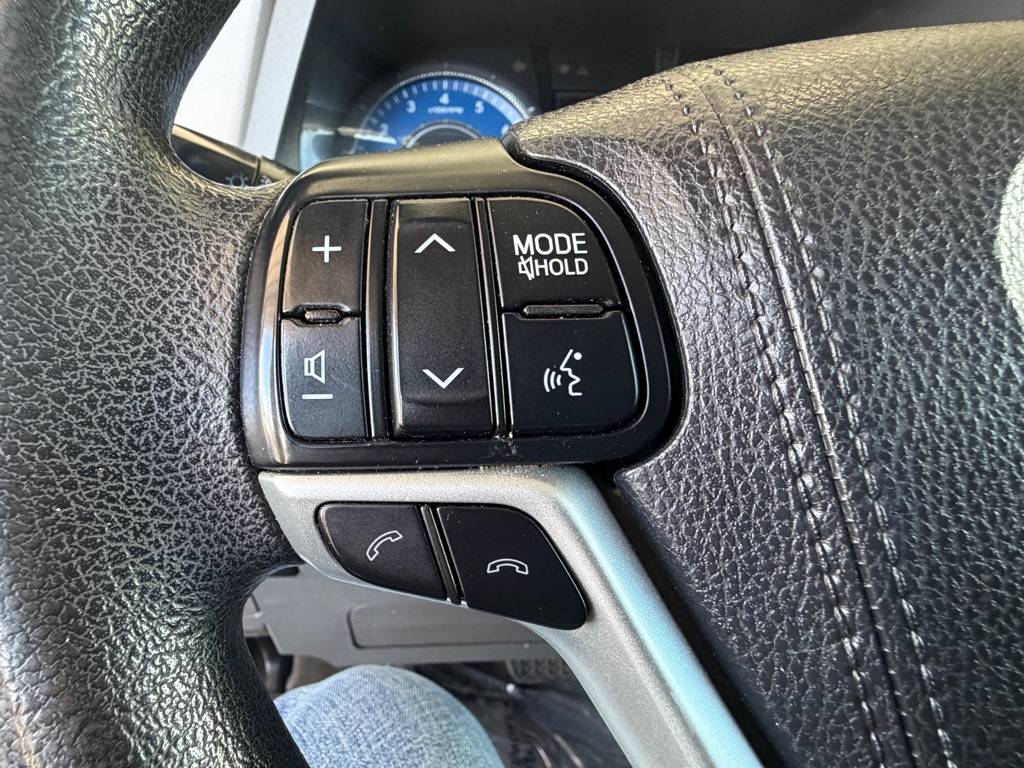 Photo 11 of this TOYOTA SIENNA