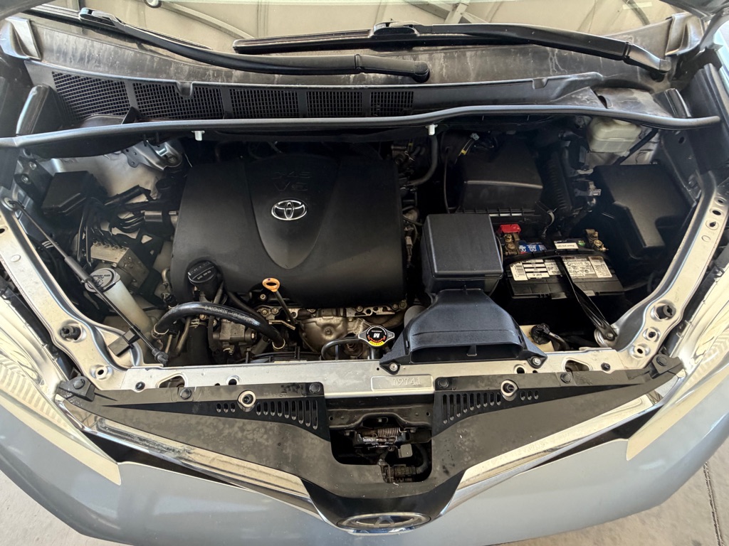 Photo 56 of this TOYOTA SIENNA
