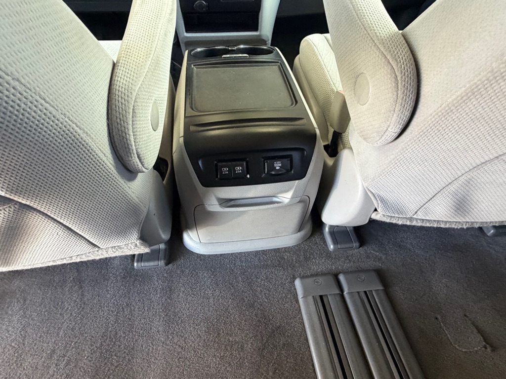 Photo 25 of this TOYOTA SIENNA