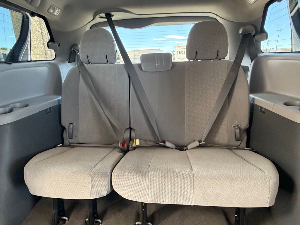 Photo 27 of this TOYOTA SIENNA