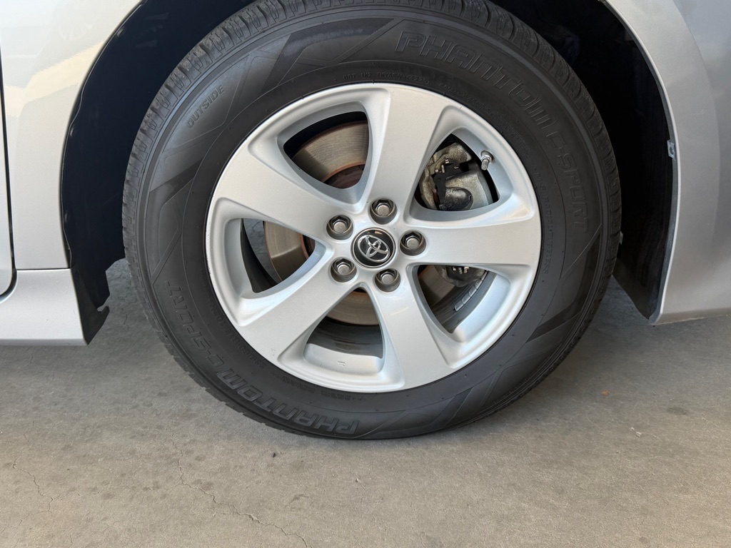 Photo 58 of this TOYOTA SIENNA