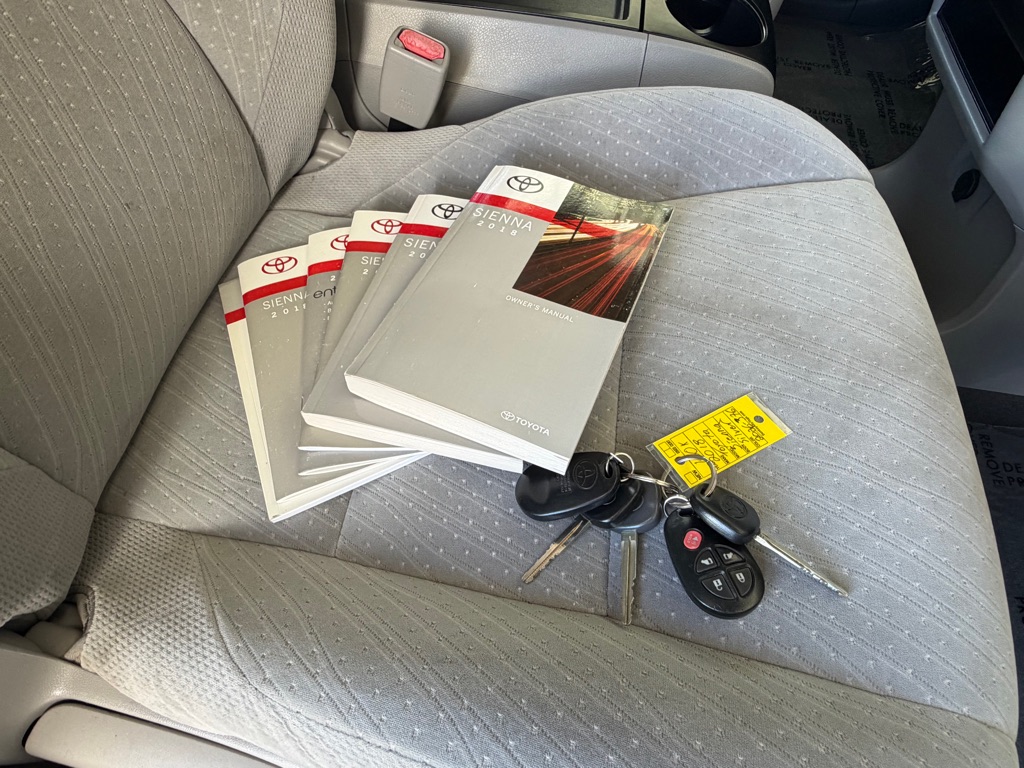 Photo 39 of this TOYOTA SIENNA