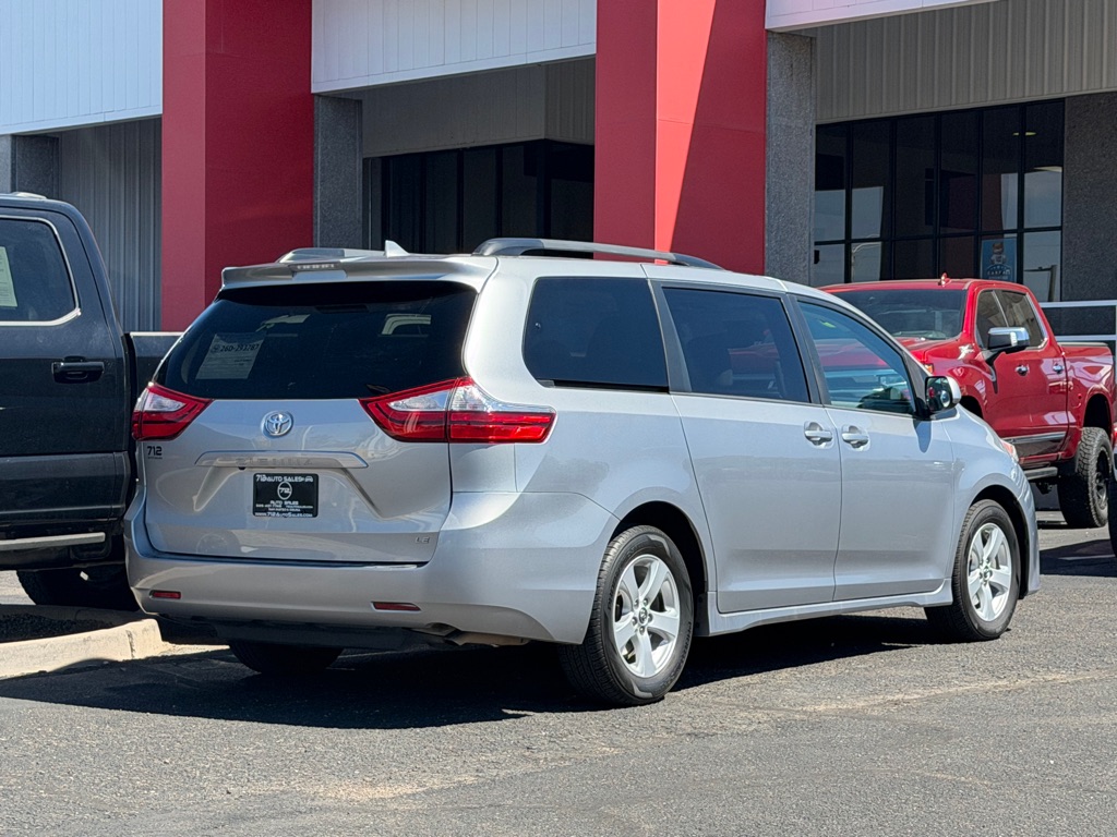 Photo 51 of this TOYOTA SIENNA