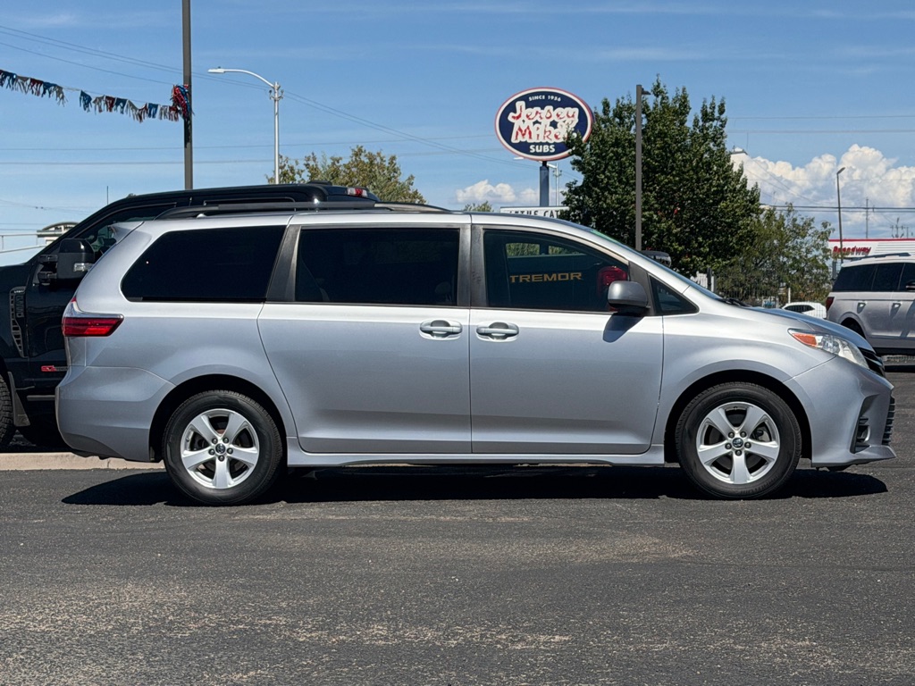 Photo 53 of this TOYOTA SIENNA