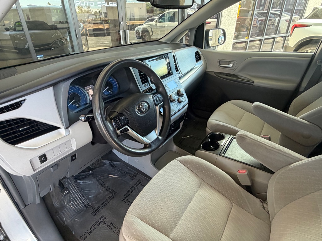 Photo 8 of this TOYOTA SIENNA