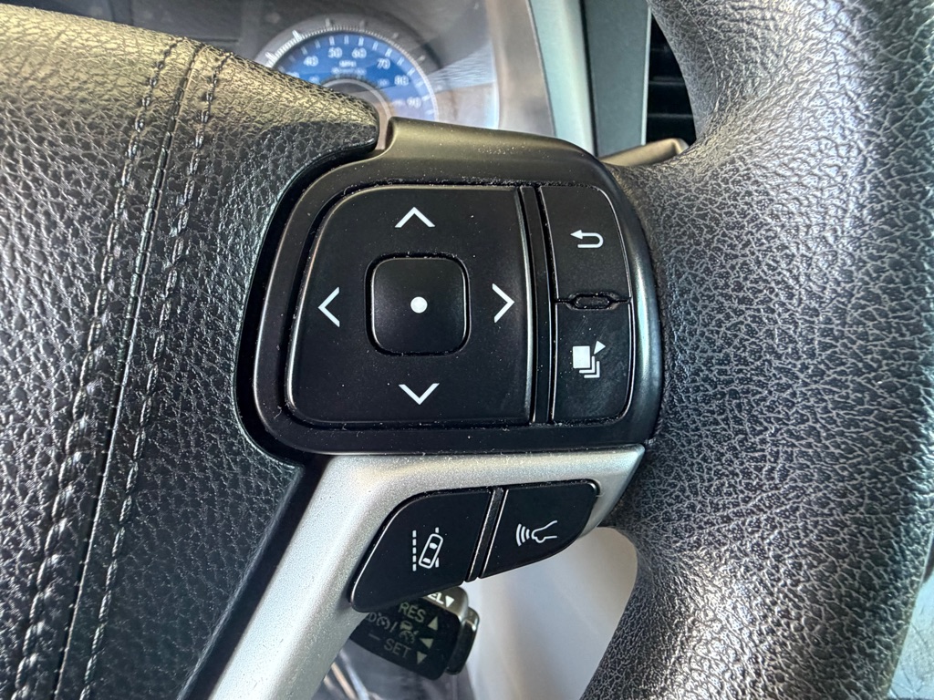 Photo 10 of this TOYOTA SIENNA
