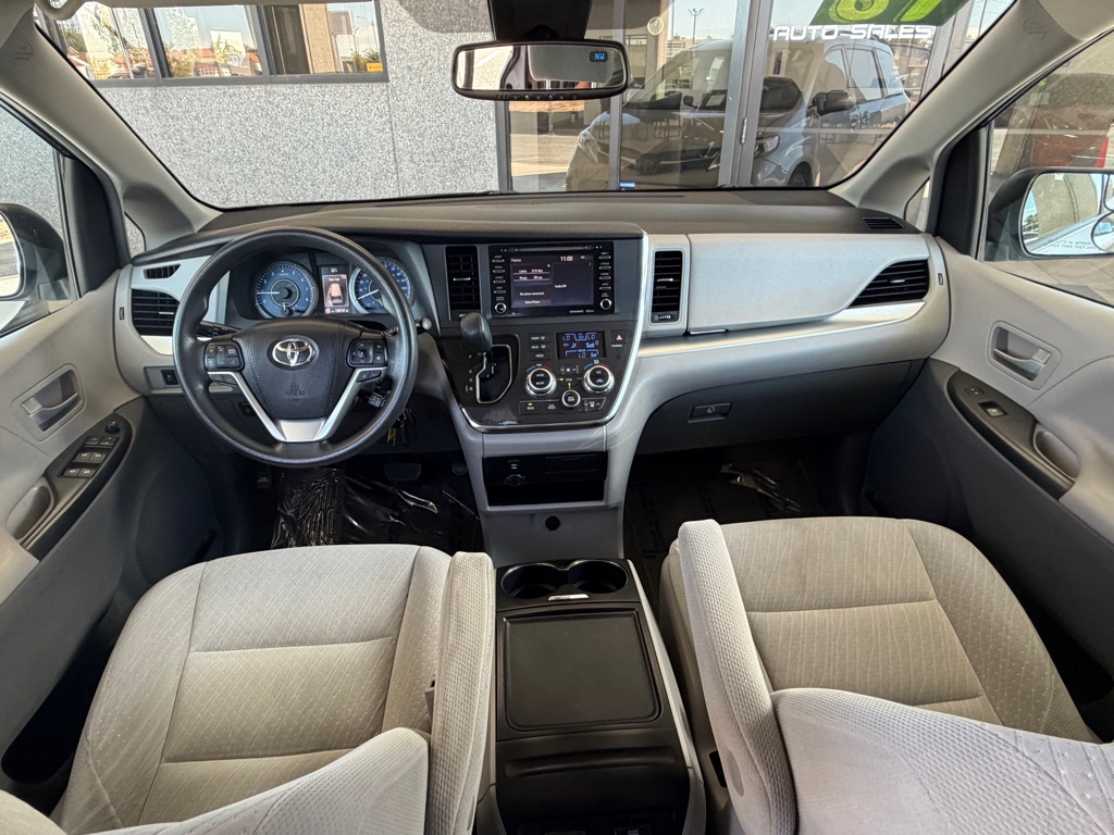 Photo 21 of this TOYOTA SIENNA