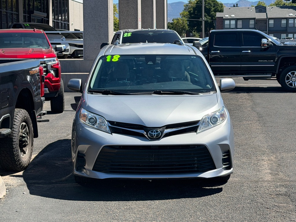 Photo 40 of this TOYOTA SIENNA
