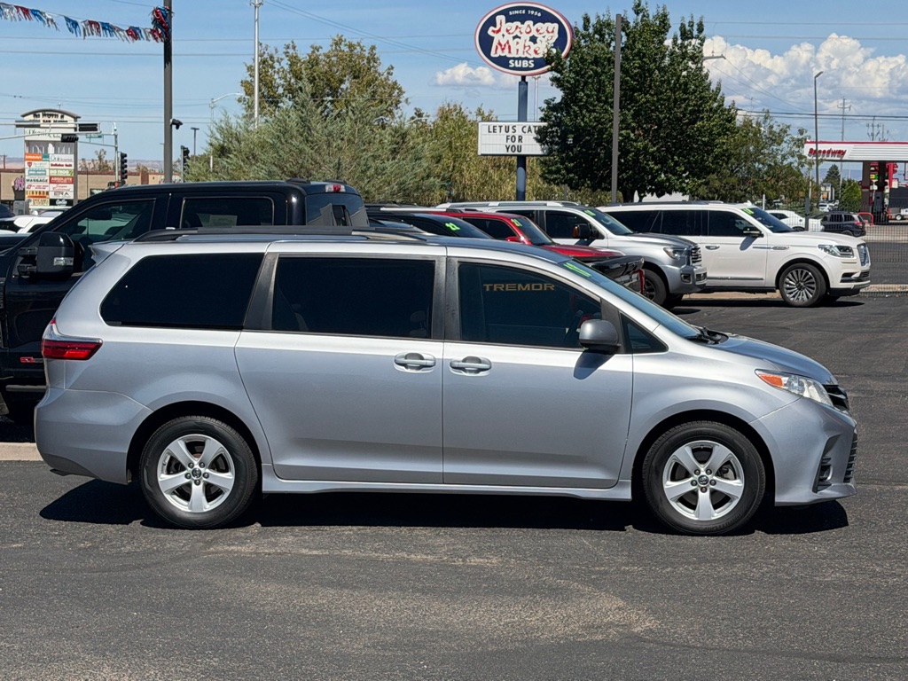 Photo 52 of this TOYOTA SIENNA