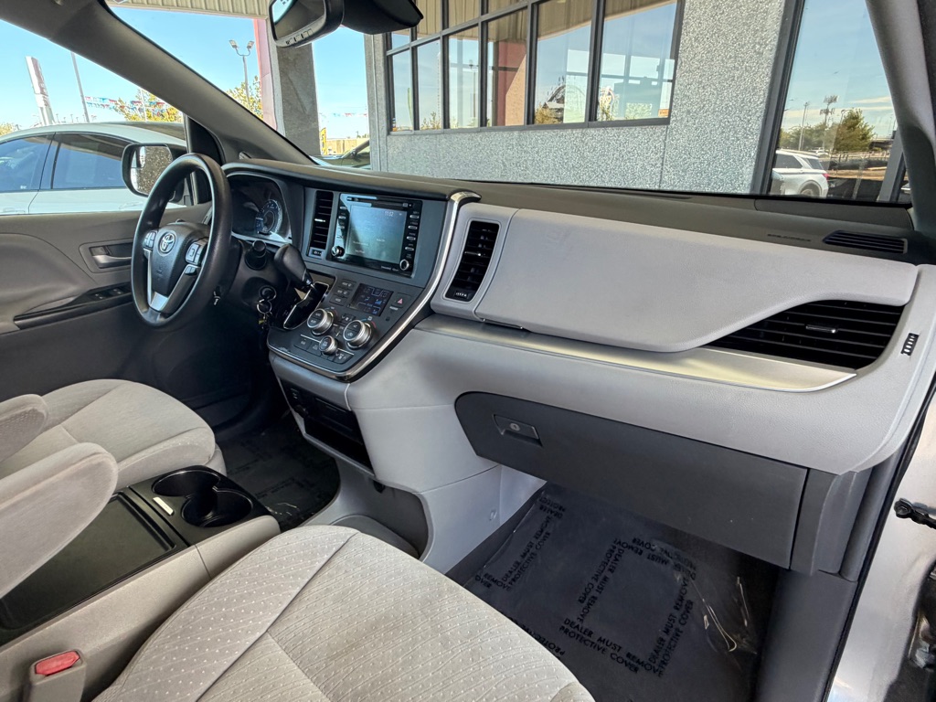 Photo 35 of this TOYOTA SIENNA