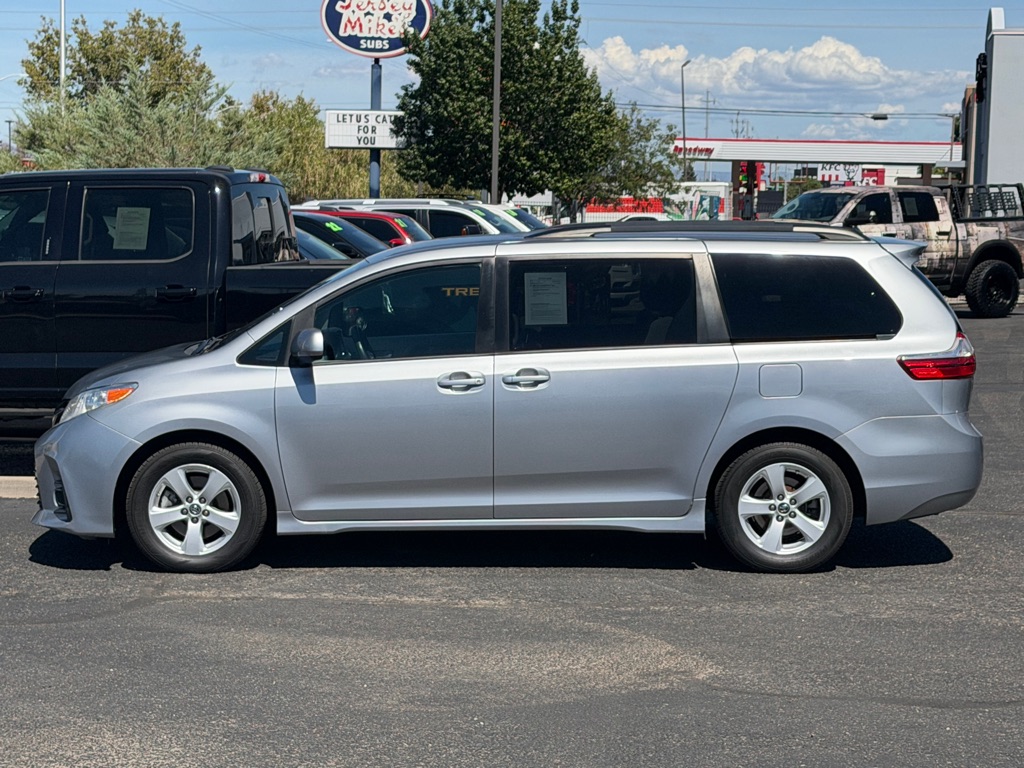 Photo 44 of this TOYOTA SIENNA