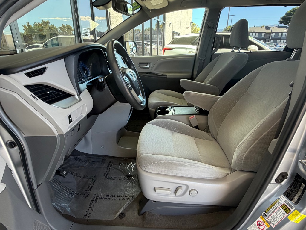 Photo 6 of this TOYOTA SIENNA