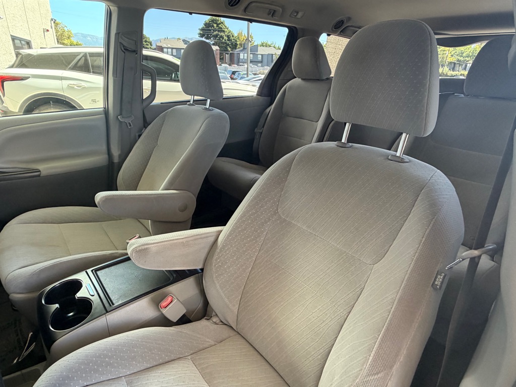 Photo 7 of this TOYOTA SIENNA