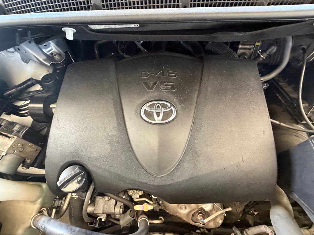 Photo 57 of this TOYOTA SIENNA