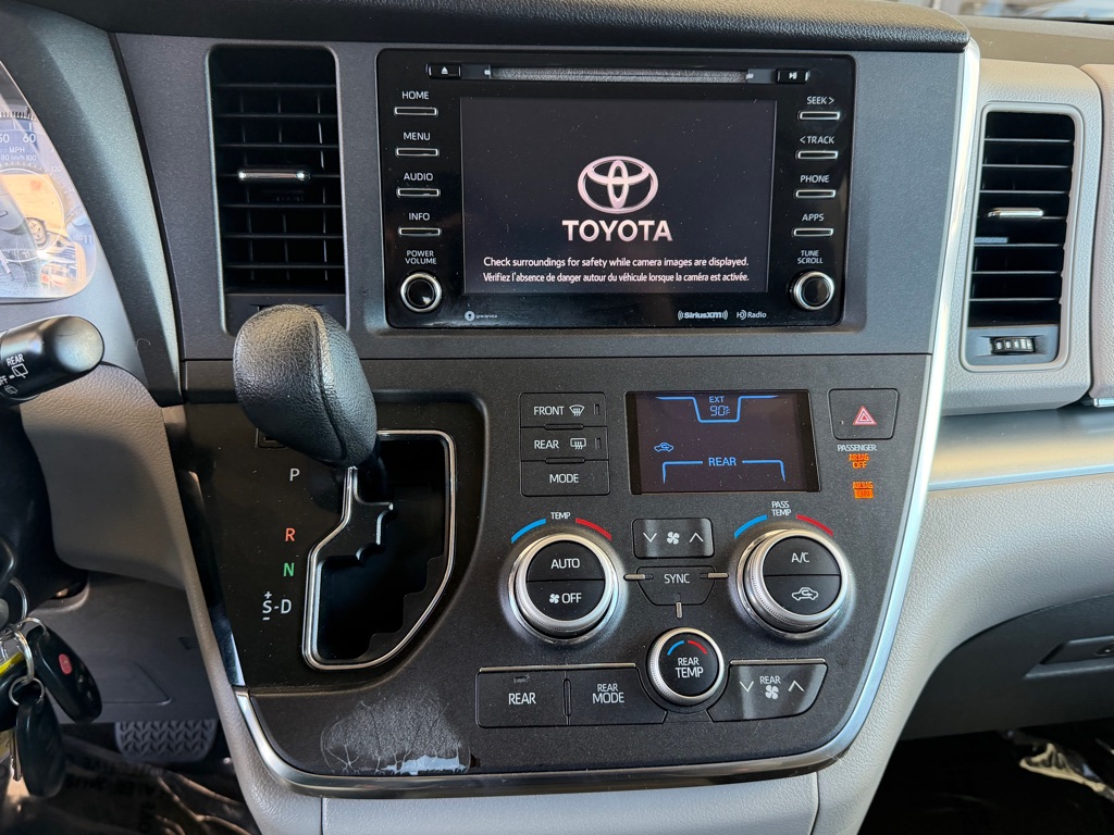 Photo 13 of this TOYOTA SIENNA