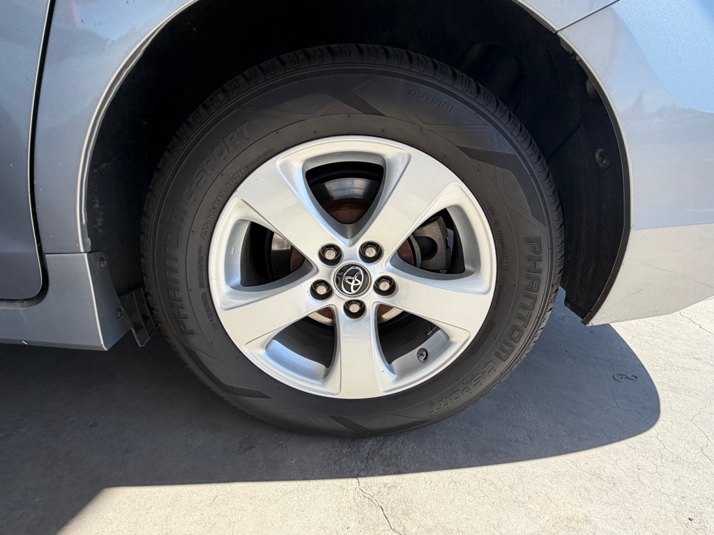 Photo 60 of this TOYOTA SIENNA